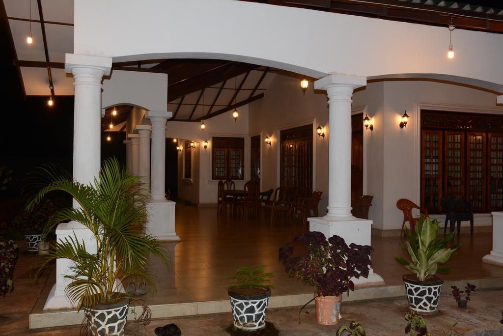 Hotel First House Mihintale Exterior foto